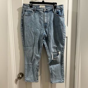 14S Abercrombie straight jeans.
